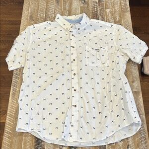 Casual White Short-Sleeve Button-Down Shirt with Navy Cross Print
